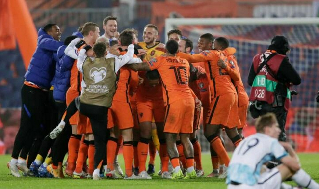荷兰夺得头名出线
